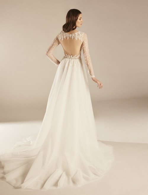https://elisebride.ro/images/stories/virtuemart/product/RAINA 4.jpg